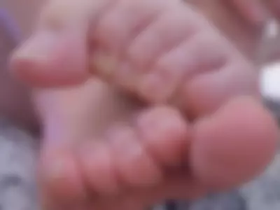 Natural feet, medium sized nails by Yummy_Girl