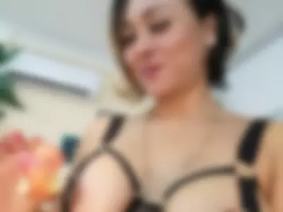 Molly Glitter (mollyglitter) XXX Porn Videos - DO YOU WANT TO TAKE A BITE OF MY APPLE? 😈😏