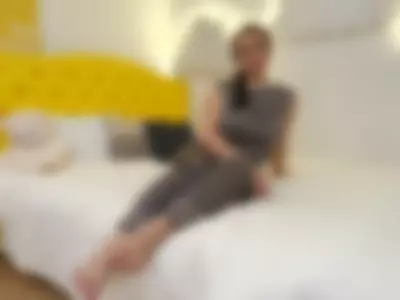 Kim Kortnyy (Kimkortnyy) - in bed on Camsoda 