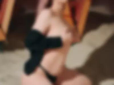 Naked in the desert by Yumi