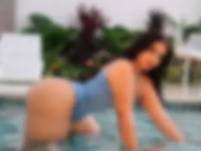AliceDivine (alicedivine) XXX Porn Videos - Sexy by the pool