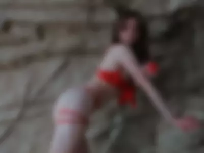 DaylinaLops (daylinalops) XXX Porn Videos - lady in red lingerie on the rocks