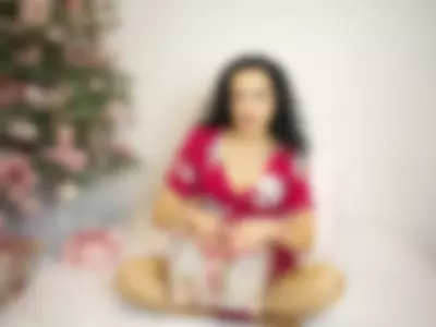 Elizabeth So (Elizabethso) - holiday gift on Camsoda 