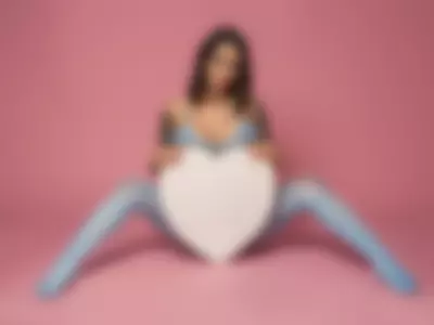 Sonyaparker - Baby blue ❤ on Camsoda 