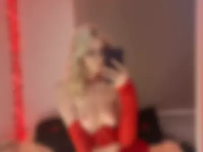 Mona (Gemmaharrie) - Hot red outfit on Camsoda 