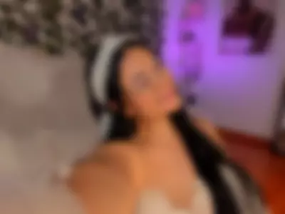 Annie (Annie-barozzi) - Hot clouds 🤍🔥 on Camsoda 