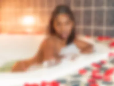 Lorii Martinez (Loriimartinez) - Jacuzzi time 💦 on Camsoda 