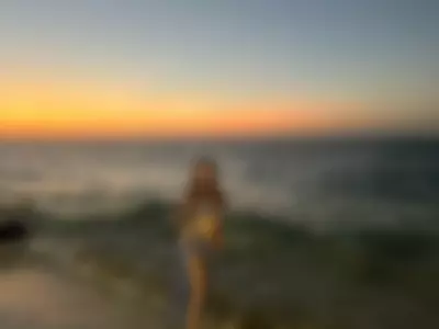 Lilith stonee (Lilithstonee) - Come to Beach with me🌊 on Camsoda 