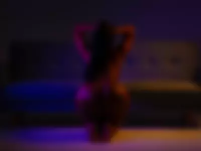 Rox  Thee  Stallion (Roxanasmiith) - ROXX on Camsoda 