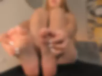 Delicious foot fetish by Caroline Grace