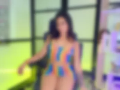 Bright colored body 🙈 by Valerie