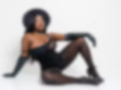 Hot ebony in lingerie by Oshunnn