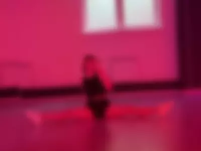 Show time ? 🤔🙃😉 by Emi