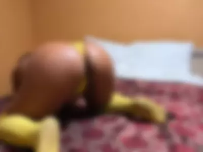 Big yellow ass🤩😩 by creamluv90