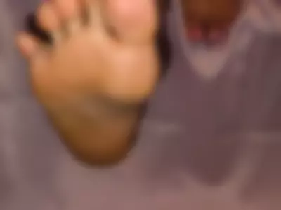 Toes by DazzleToes
