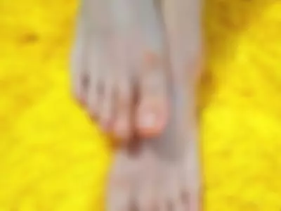Show nice and hot feet by perlasofia