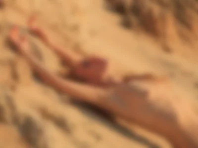 Naked in the desert by missblondi