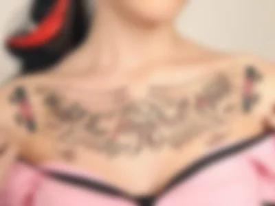 Julia Goddess (shamelesscouple) XXX Porn Videos - I write your name on my breasts (3 pictures)