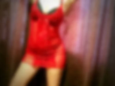 Lady In Red by vickyrosa