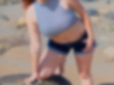 Miss Allie (anxallie) XXX Porn Videos - Throwback- NUDE on public BEACH, 2018