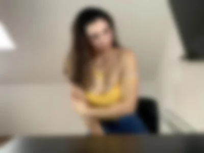 lisalevis (lisalevis) XXX Porn Videos - Gold girl