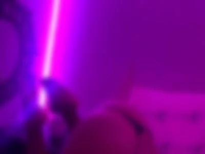 Hannnadeckeer - Neon Light photos on Camsoda 