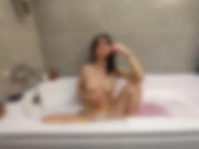 CatherineWills (catherinewills) XXX Porn Videos - Gettin' Crazy In Bath