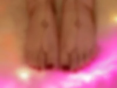 Big ally🚀 (bigally) XXX Porn Videos - I want you to kiss my feet gently 🤤