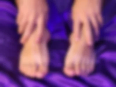 Sweet bare feet by QuentinLanes