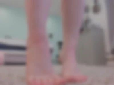 Natural feet, big toe, floor view by Yummy_Girl