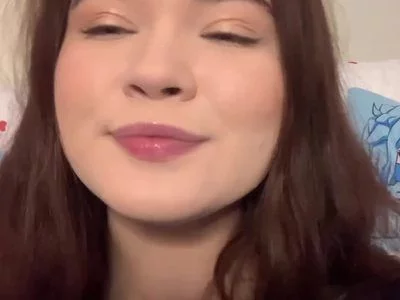 AdelaideAda (adelaideada) XXX Porn Videos - pushing my nose up (nose fetish)