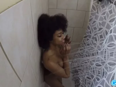 Lala Ivey (lalaivey) XXX Porn Videos - Shower Voyuer
