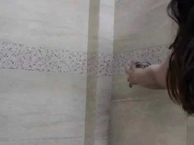 Lucy Joness (luucyjoness) XXX Porn Videos - I masturbate while I take a shower!! ✨