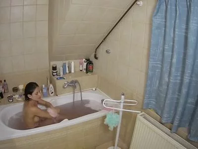 Voyeurcam short clip from voyeurcam-julmodels-bath-2nd-1 recorded at November 23, 2023, 4:44 by voyeur-house