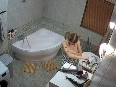 Voyeurcam short clip from voyeurcam-julmodels-bath-1st-2 recorded at November 24, 2023, 11:17 by voyeur-house