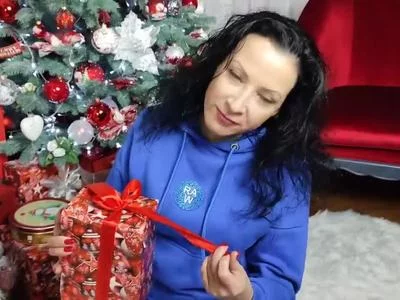 happy with gift by LikaBang
