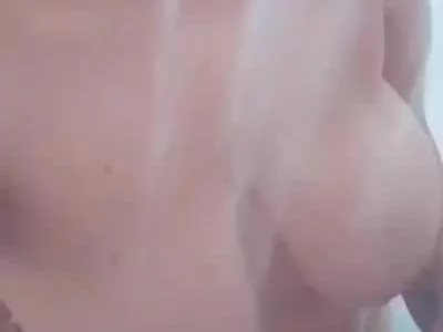 KylieBigBoobs (kyliebigboobs) XXX Porn Videos - a very hot bath