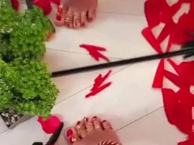 Feet Red  toes  of  Goddess by MyBossWeakness