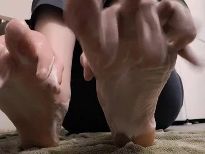 Soapy Feet Vid 🧼🦶 by jamjam619