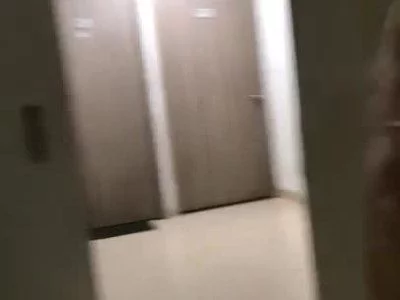 emilyhick (emilyhick) XXX Porn Videos - NAKED IN THE HALLWAY OF MY BUILDING🏢