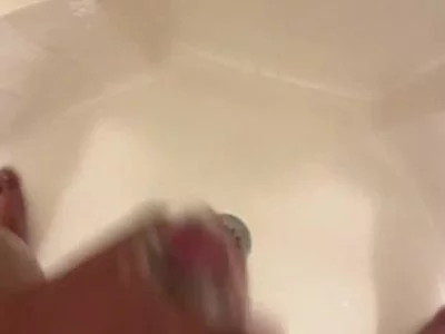Shower stroke by ivyiv4