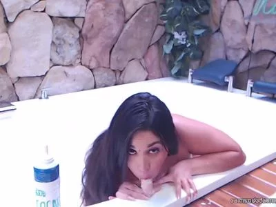 Allie Vergara (allie-vergara) XXX Porn Videos - Playing in the bathtub 😈💦
