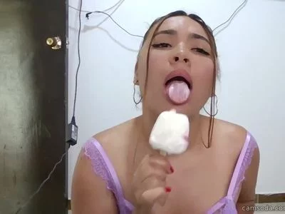 AIDAWILLIAM - enjoy my popsicle baby on Camsoda 