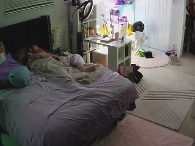 Voyeurcam short clip from voyeurcam-house-charleys-room recorded at June 11, 2024, 1:57 by reallifecam