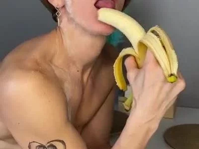 Dorothy-Meyer - Give me your banana on Camsoda 