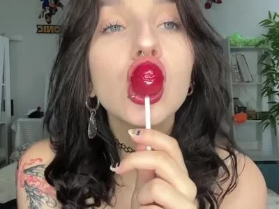 Vi-Jasen - sucking a sweet lollipop! on Camsoda 