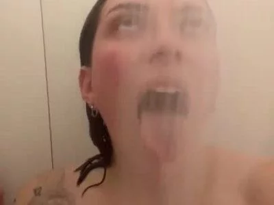 Shower clip by Mandie-baby