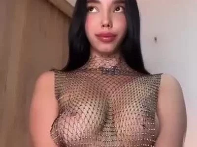 Mia Rendon (Mia-rendon) - Shakin' Boobs on Camsoda 