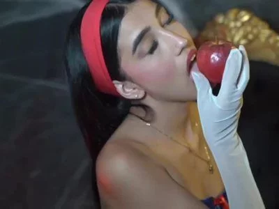 Sofyqueen - snow white on Camsoda 