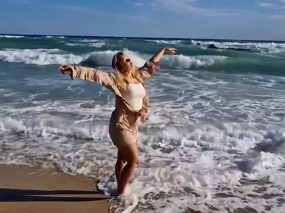 Sally Verda (Sallyverda) - Summer in every wave on Camsoda 